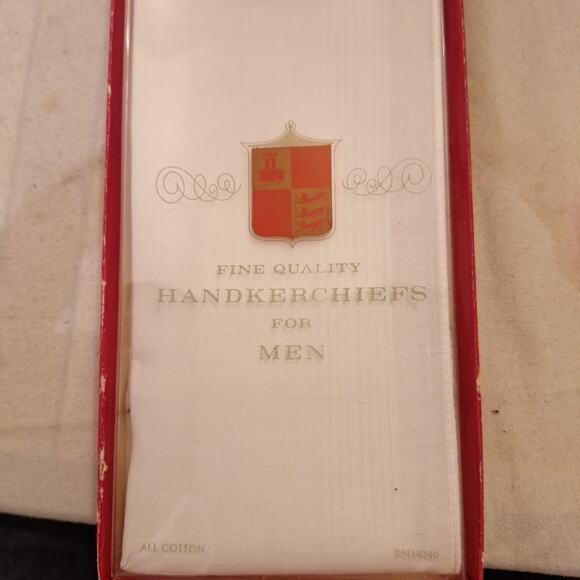 Set of 2 Vintage NIP Monogrammed (C) Men’s Handkerchiefs In Original Gift Box - Picture 2 of 3